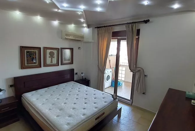 Shtepi me qera Apartament ne Tirane, 3+1, Mobilimi E mobiluar, Pagesa 1,000  Euro.