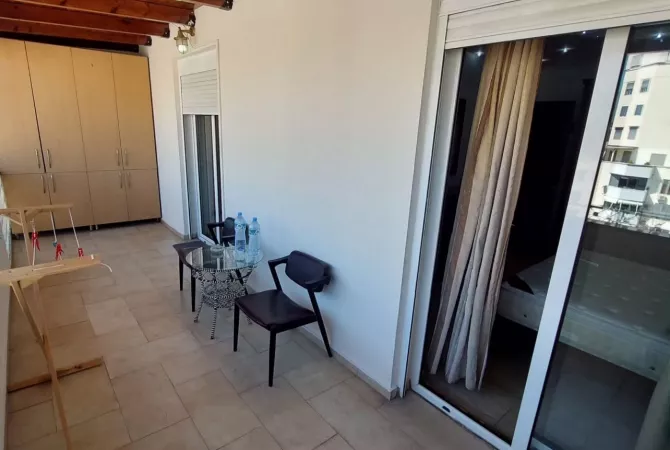 Shtepi me qera Apartament ne Tirane, 3+1, Mobilimi E mobiluar, Pagesa 1,000  Euro.