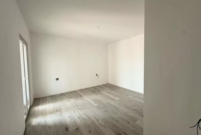 Shtepi ne shitje Apartament ne Tirane, 1+1, Mobilimi Bosh, pa mobiluar, Pagesa 146,000  Euro.