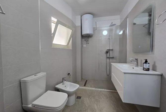 Shtepi me qera Apartament ne Tirane, 2+1, Mobilimi E mobiluar, Pagesa 850  Euro.
