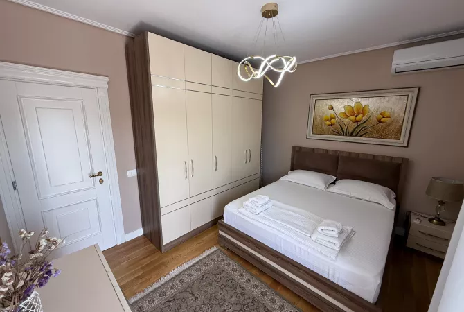 Shtepi me qera Apartament ne Tirane, 2+1, Mobilimi E mobiluar, Pagesa 1,000  Euro.