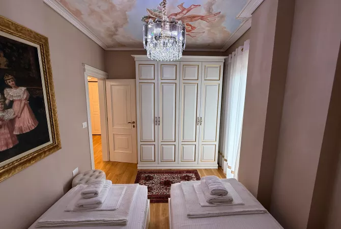 Shtepi me qera Apartament ne Tirane, 2+1, Mobilimi E mobiluar, Pagesa 1,000  Euro.