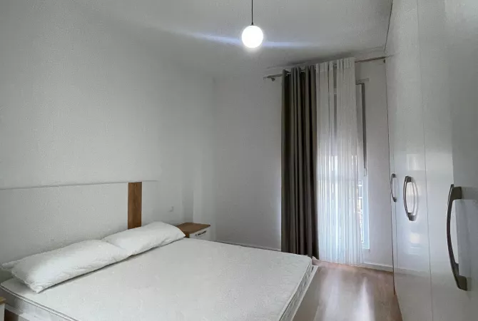 Shtepi me qera Apartament ne Tirane, 2+1, Mobilimi E mobiluar, Pagesa 800  Euro.