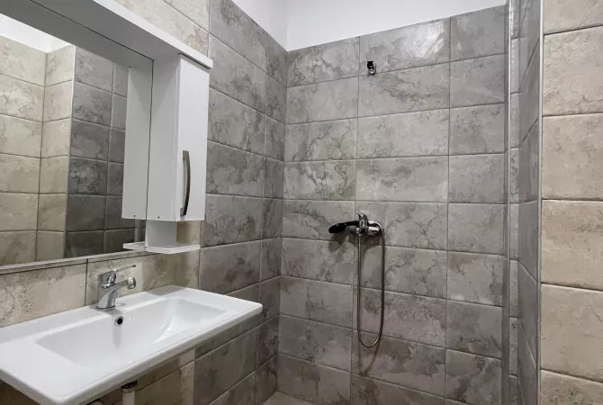 Shtepi me qera Apartament ne Tirane, 2+1, Mobilimi E mobiluar, Pagesa 800  Euro.