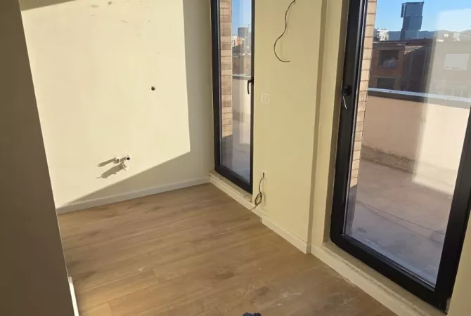 Shtepi ne shitje Apartament ne Tirane, 2+1, Mobilimi Bosh, pa mobiluar, Pagesa 320,000  Euro.