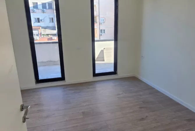 Shtepi ne shitje Apartament ne Tirane, 2+1, Mobilimi Bosh, pa mobiluar, Pagesa 320,000  Euro.
