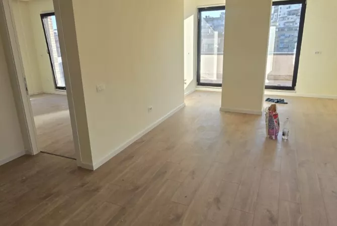 Shtepi ne shitje Apartament ne Tirane, 2+1, Mobilimi Bosh, pa mobiluar, Pagesa 320,000  Euro.
