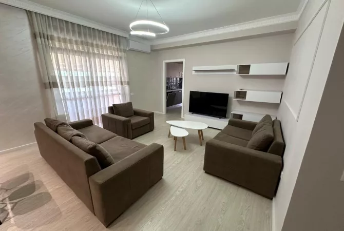 Shtepi me qera 3+1 ne Tirane - 1,300 Euro