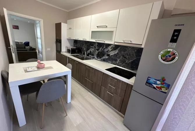 Shtepi me qera 3+1 ne Tirane - 1,300 Euro