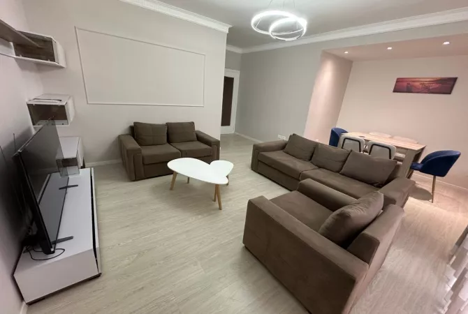 Shtepi me qera 3+1 ne Tirane - 1,300 Euro