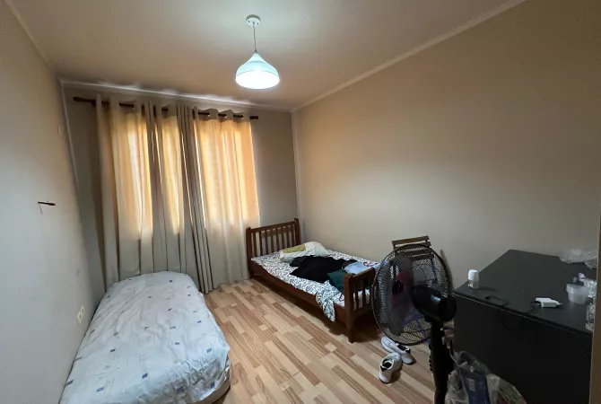 Shtepi ne shitje Apartament ne Tirane, 2+1, Mobilimi E mobiluar, Pagesa 144,000  Euro.