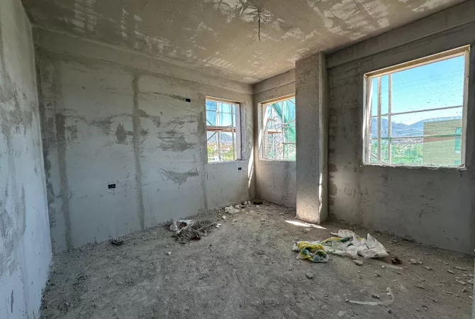 Shtepi ne shitje Apartament ne Tirane, 2+1, Mobilimi Bosh, pa mobiluar, Pagesa 110,000  Euro.