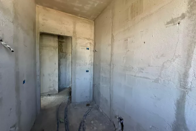 Shtepi ne shitje Apartament ne Tirane, 2+1, Mobilimi Bosh, pa mobiluar, Pagesa 110,000  Euro.