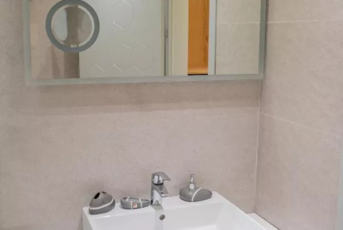 Shtepi me qera Apartament ne Tirane, 2+1, Mobilimi E mobiluar, Pagesa 850  Euro.