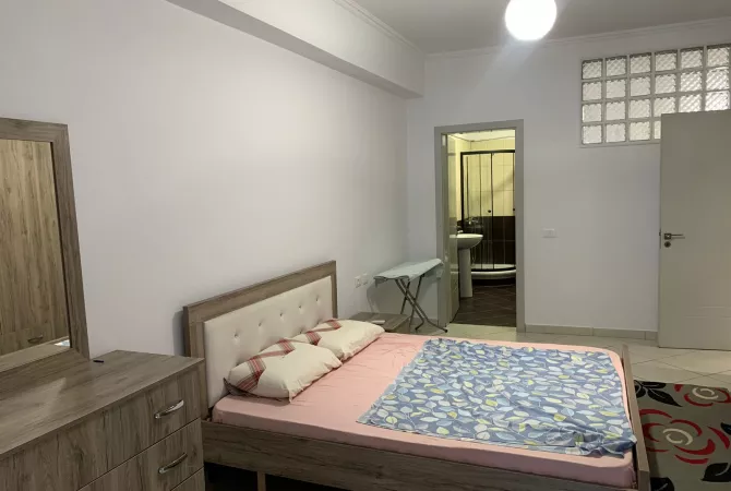 Shtepi me qera Apartament ne Tirane, 2+1, Mobilimi E mobiluar, Pagesa 600  Euro.