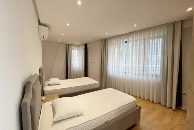 Shtepi me qera Apartament ne Tirane, 2+1, Mobilimi E mobiluar, Pagesa 1,000  Euro.