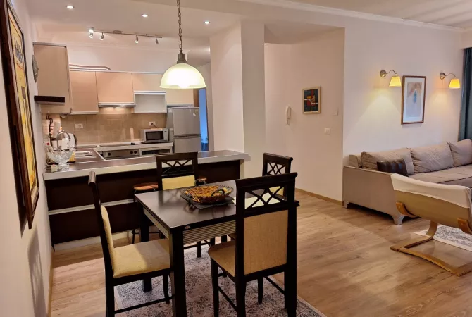 Shtepi me qera Apartament ne Tirane, 2+1, Mobilimi E mobiluar, Pagesa 900  Euro.