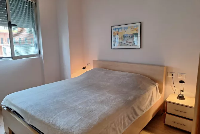 Shtepi me qera Apartament ne Tirane, 2+1, Mobilimi E mobiluar, Pagesa 900  Euro.