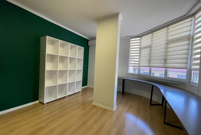 Ambient zyre per qira tek Sheshi Willson. 