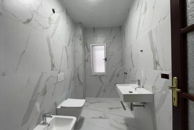 Ambient zyre per qira tek Sheshi Willson. 