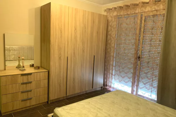 Shtepi me qera Apartament ne Tirane, 2+1, Mobilimi E mobiluar, Pagesa 50,000  Leke.