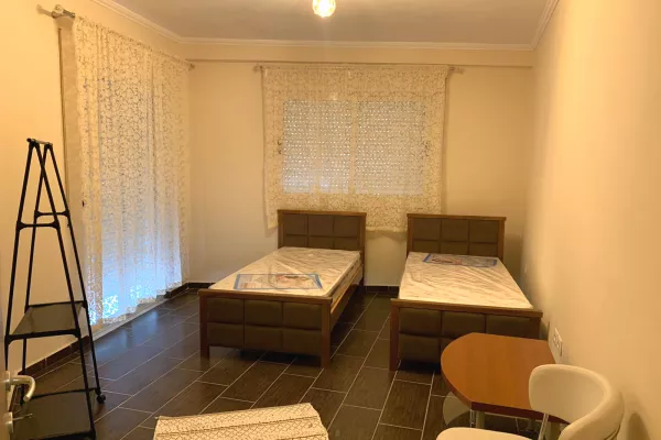 Shtepi me qera Apartament ne Tirane, 2+1, Mobilimi E mobiluar, Pagesa 50,000  Leke.