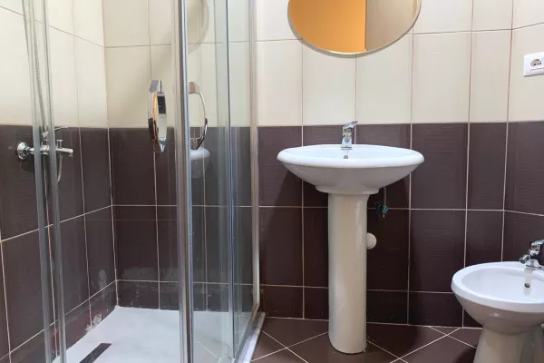 Shtepi me qera Apartament ne Tirane, 2+1, Mobilimi E mobiluar, Pagesa 50,000  Leke.