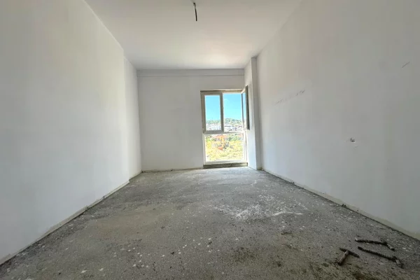 Shtepi ne shitje Apartament ne Tirane, 1+1, Mobilimi Bosh, pa mobiluar, Pagesa 215,000  Euro.