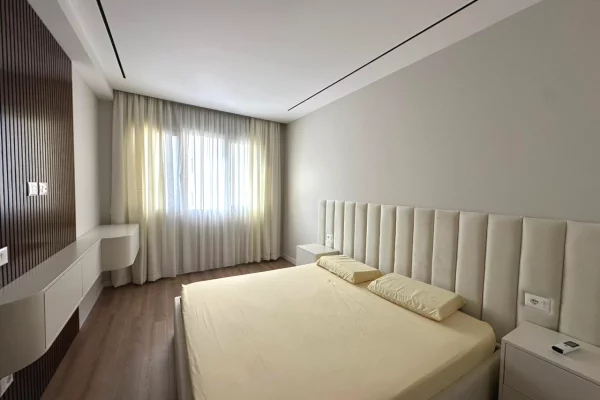 Shtepi ne shitje Apartament ne Tirane, 2+1, Mobilimi E mobiluar, Pagesa 260,000  Euro.