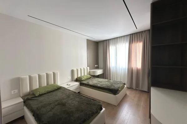 Shtepi ne shitje Apartament ne Tirane, 2+1, Mobilimi E mobiluar, Pagesa 260,000  Euro.