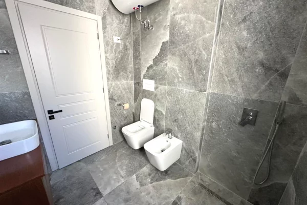 Shtepi ne shitje Apartament ne Tirane, 2+1, Mobilimi E mobiluar, Pagesa 260,000  Euro.