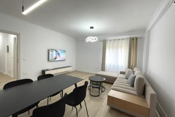 Shtepi me qera 2+1 ne Tirane - 800 Euro
