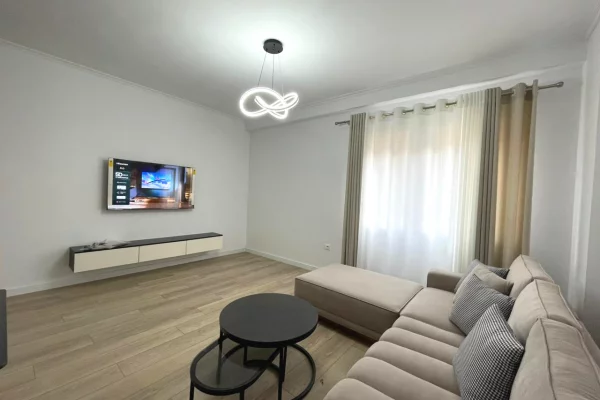 Shtepi me qera 2+1 ne Tirane - 800 Euro