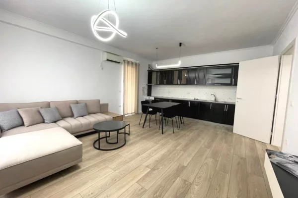 Shtepi me qera 2+1 ne Tirane - 800 Euro