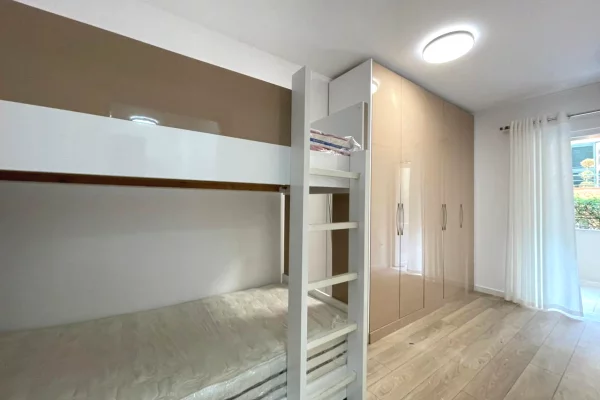 Shtepi me qera Apartament ne Tirane, 2+1, Mobilimi E mobiluar, Pagesa 800  Euro.
