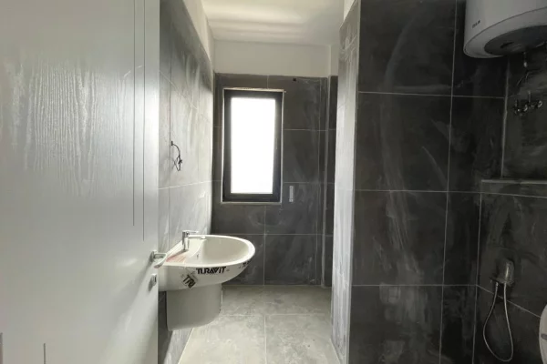 Apartment for sale in Tirana 2+1, Emty