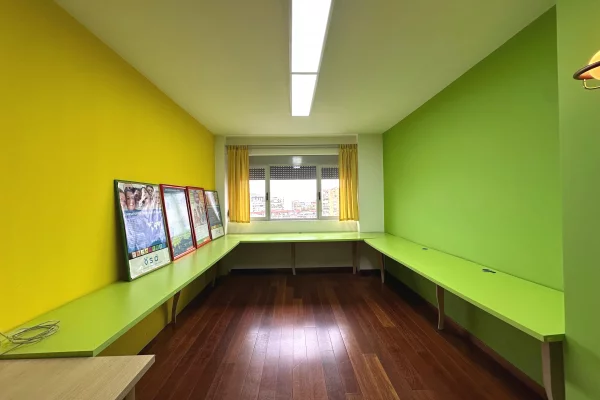 Ambient zyre per qira tek Rruga e Dibres. 