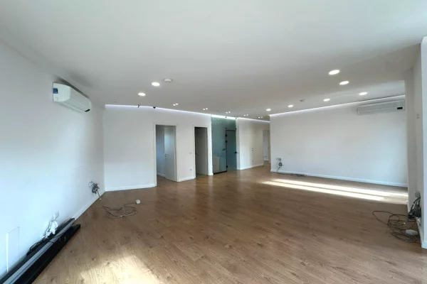 Business Property for Rent 3+1 in Tirana - 100 Euro