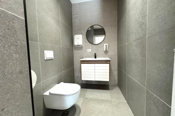 Ambient zyre per qira tek Bulevardi Zogu i Pare. 