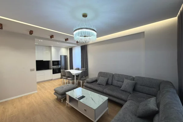 Shtepi me qera 2+1 ne Tirane - 135,000 Leke