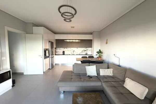 Shtepi me qera 2+1 ne Tirane - 60,000 Leke