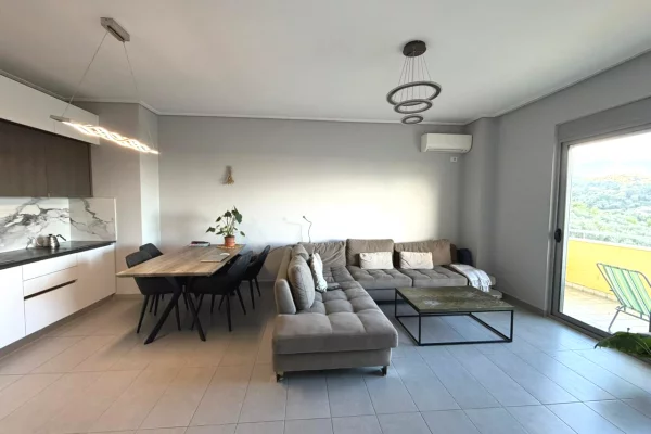 Shtepi me qera 2+1 ne Tirane - 60,000 Leke