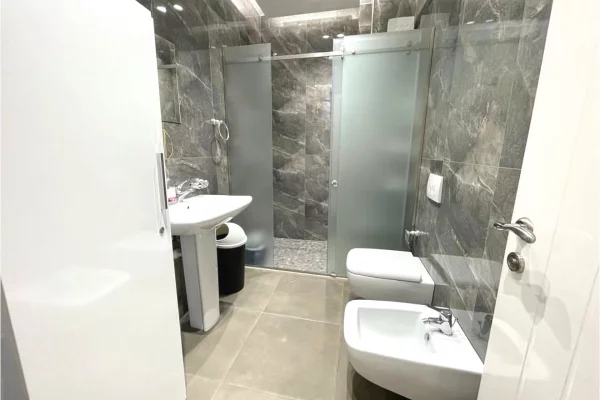 Apartment for rent in Tirana 2+1, Emty