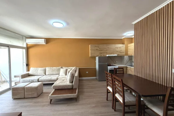 Shtepi me qera 2+1 ne Tirane - 70,000 Leke