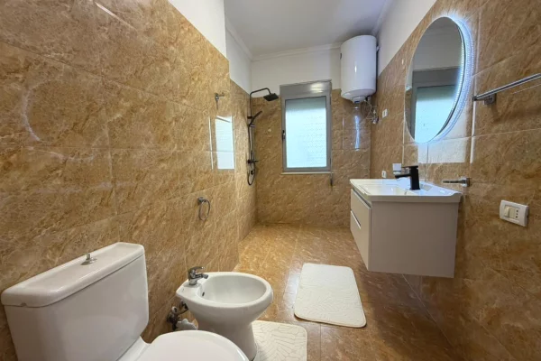 Shtepi ne shitje Apartament ne Tirane, 2+1, Mobilimi E mobiluar, Pagesa 173,000  Euro.