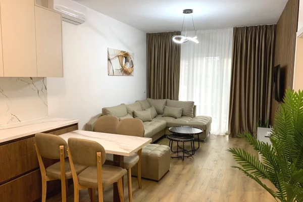 Shtepi me qera 2+1 ne Tirane - 1,000 Euro