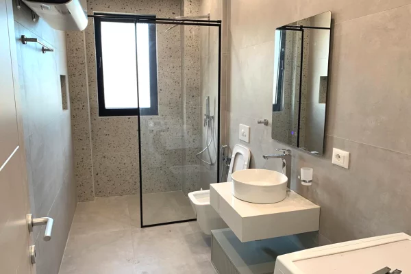 Shtepi me qera Apartament ne Tirane, 2+1, Mobilimi E mobiluar, Pagesa 800  Euro.