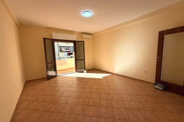 Business Property for Rent 3+1 in Tirana - 750 Euro