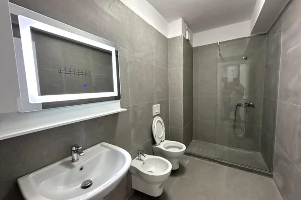 Shtepi me qera 1+1 ne Tirane - 70,000 Leke