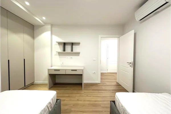 Shtepi me qera Apartament ne Tirane, 2+1, Mobilimi E mobiluar, Pagesa 950  Euro.